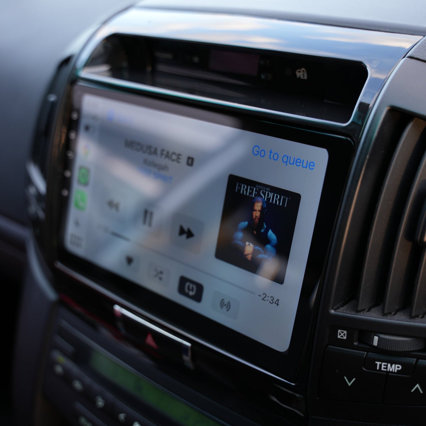 Toyota Land Cruiser 200 Series, 2007-2015 - CARPLAY, DIRECT FIT, UPGRADE KIT