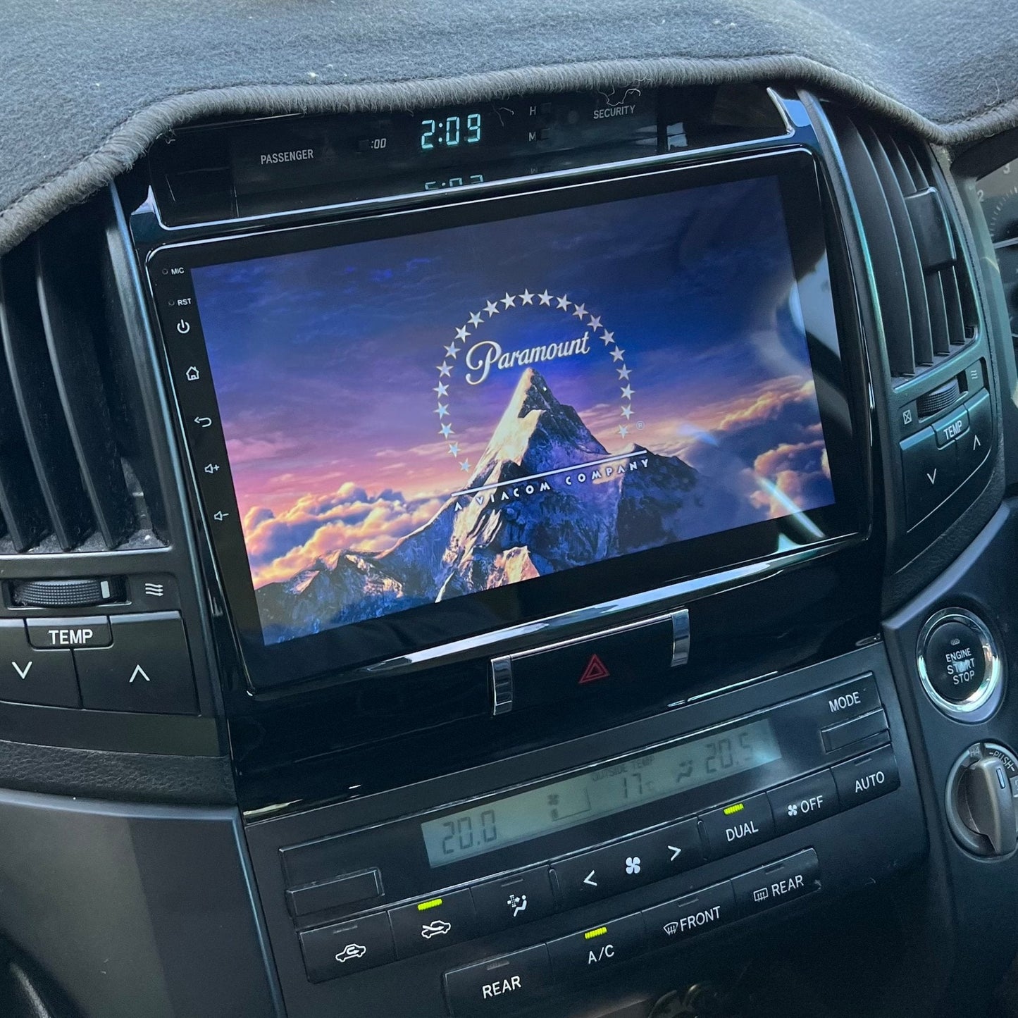 Toyota Land Cruiser 200 Series, 2007-2015 - CARPLAY, DIRECT FIT, UPGRADE KIT